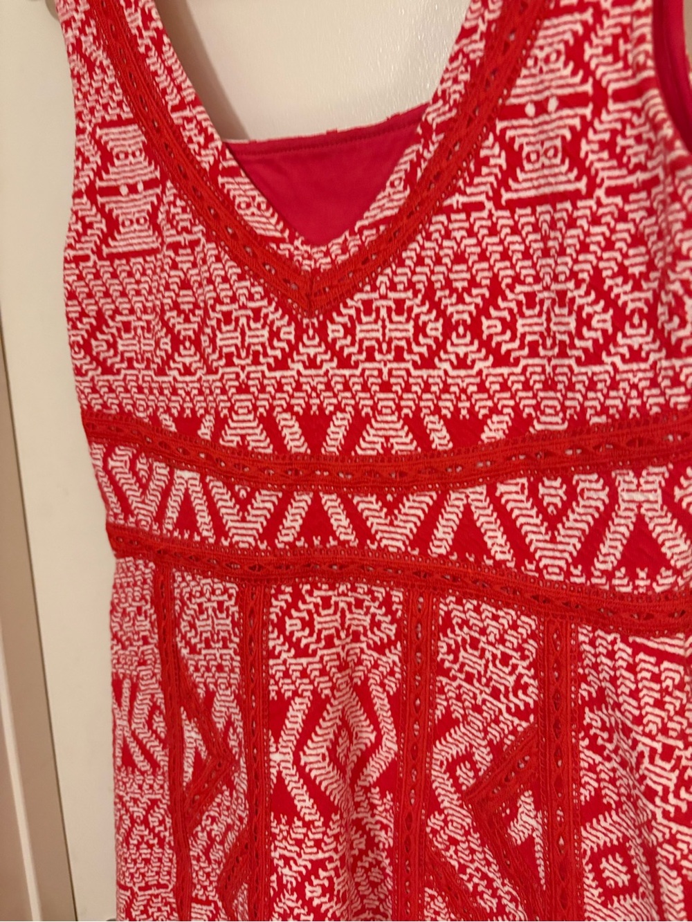 Maeve Red and White Patterned Sleeveless Midi Dress size medium - Picture 5 of 9